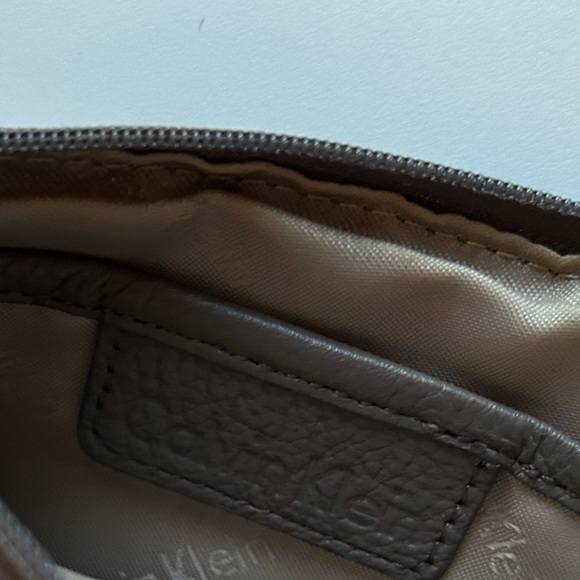 Calvin Klein Wristlet ✨ - Picture 10 of 13